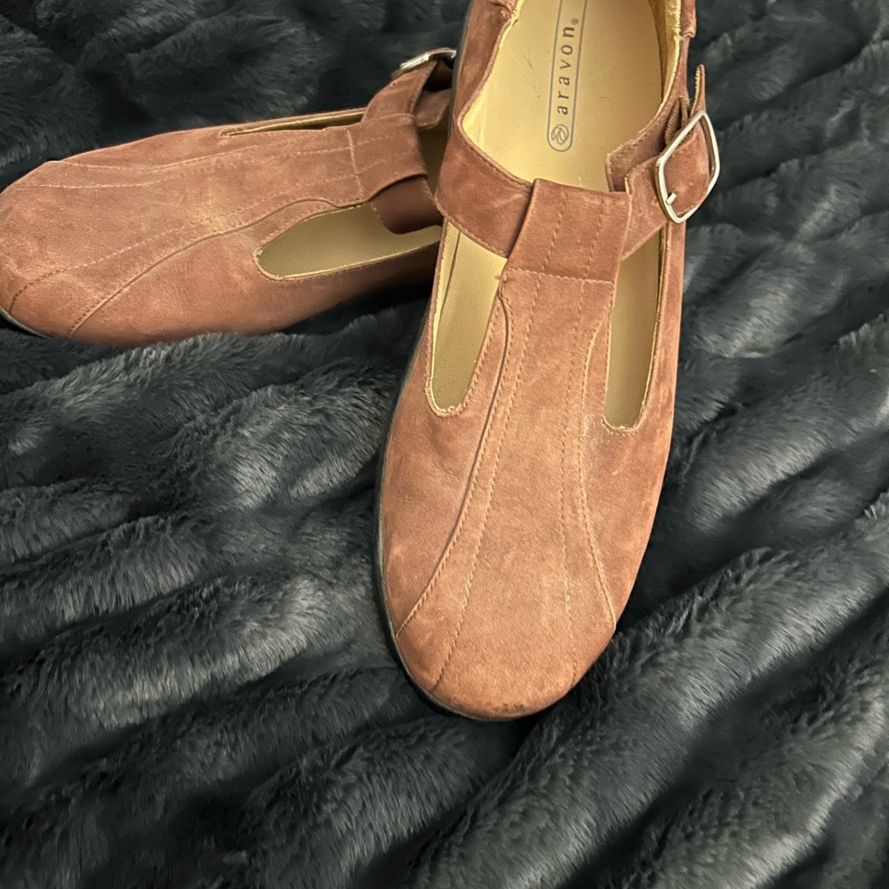 Aravon Brown Women's T-Strap Flats, Size 10.